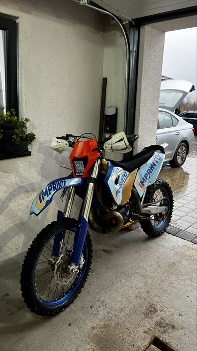 Husaberg 2011  250 2T numere negre similar Ktm 250 exc 2012