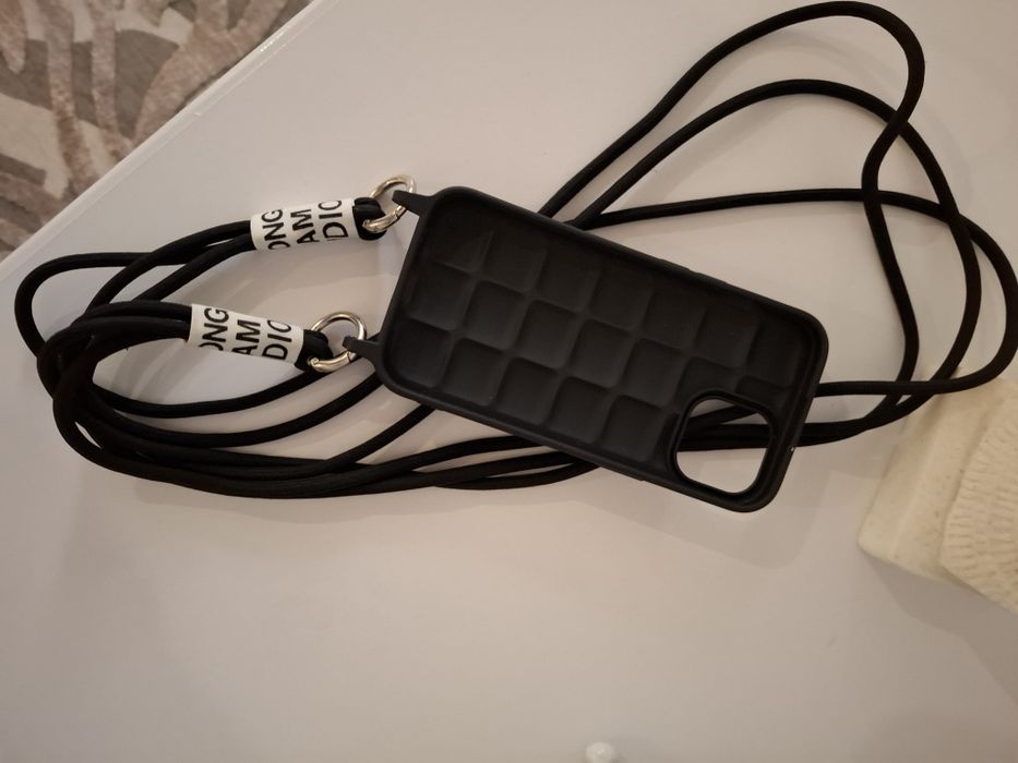 Чехол с ремешками на iPhone 14