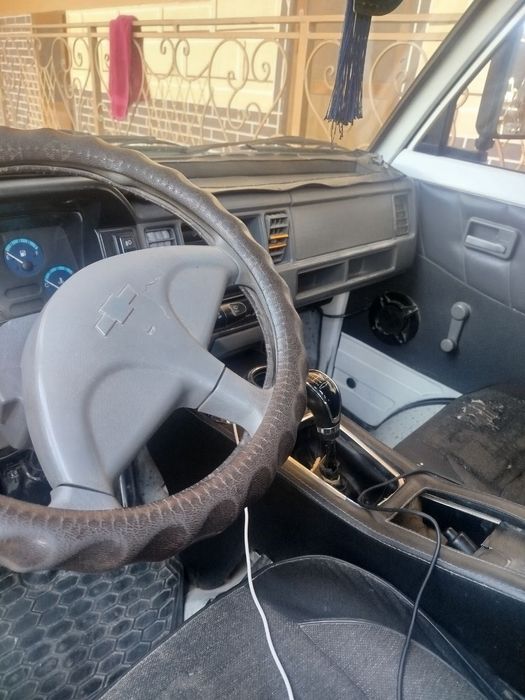 Dams rangi oq kiraska toza