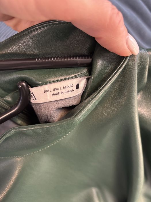 Рокля Зара в зелена кожа