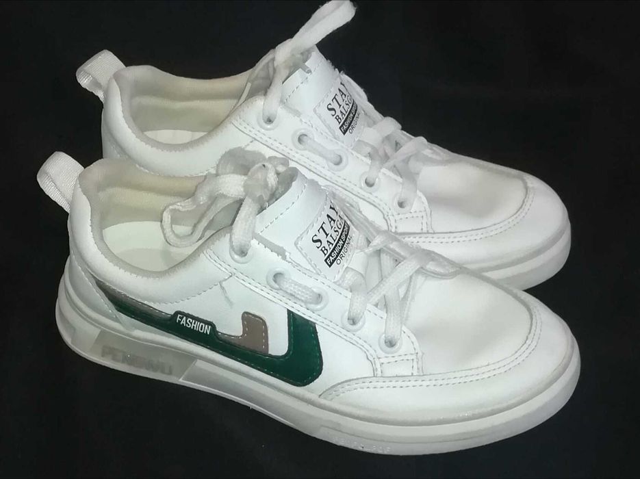 продается детская крассовка 36 размер