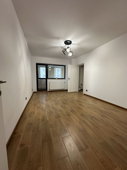 Spatiu comercial / birou - ultracentral, centrul istoric, piata unirii, bloc tarom, dispune de parcare cu bariera