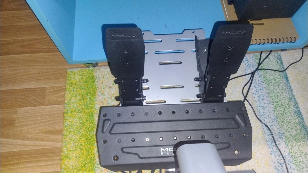 Simulator racing cu Volan moza R3 + PlaySeat evolution