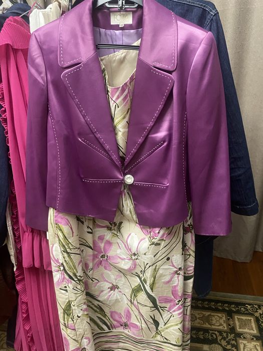 Продам шелковое платье 48-52 раз ,