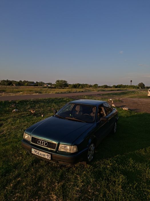 Увереная Ауди 80 б4