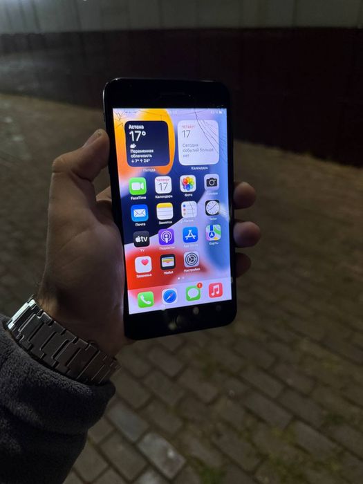 Продам айфон 7+ 32 гб
