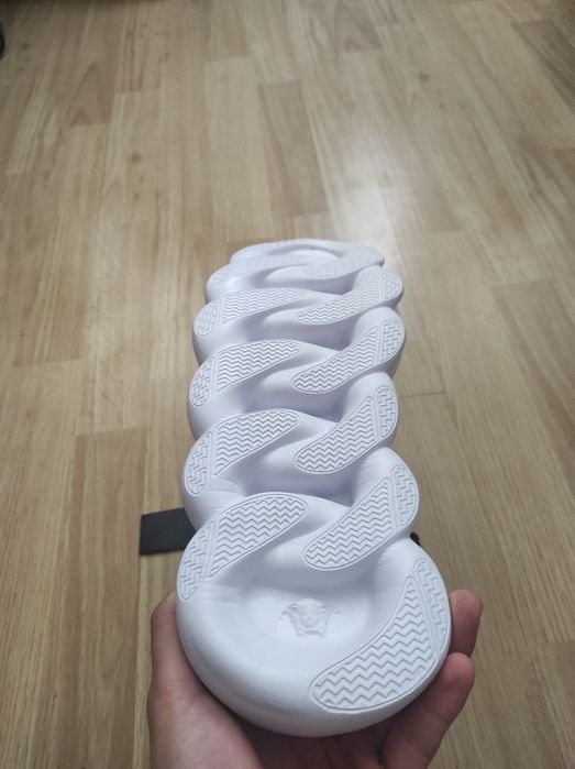 Versace chain reaction leopard print