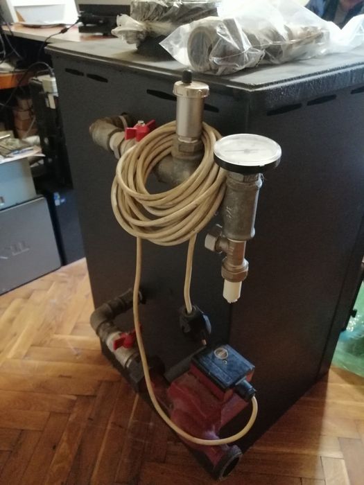 Печка.“ПРИТИ" с водна риза,чугунен плот и горелка на пелети!