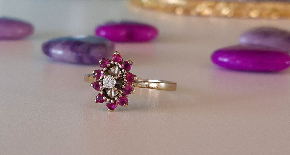 Inel vechi din aur de 18K cu rubine naturale si diamant natural