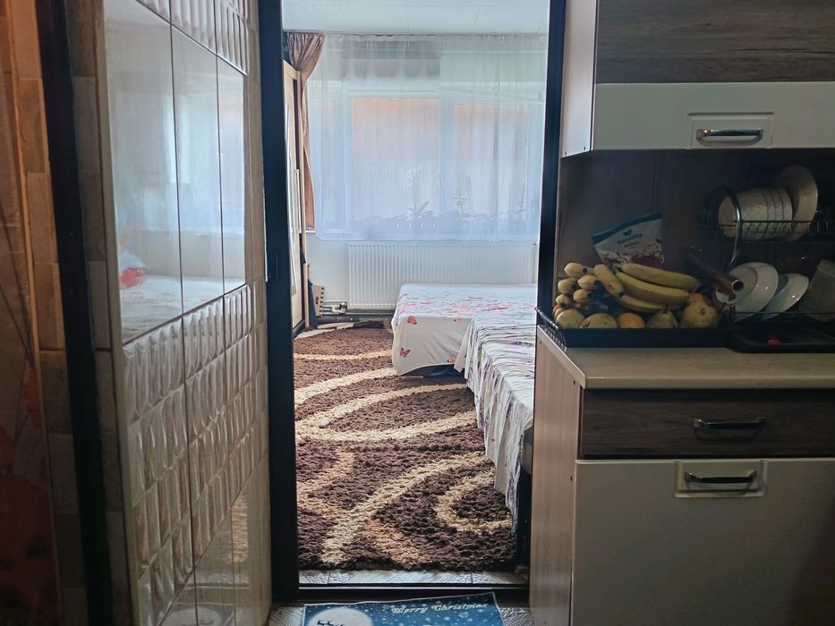 Vând garsonieră  in zona artego