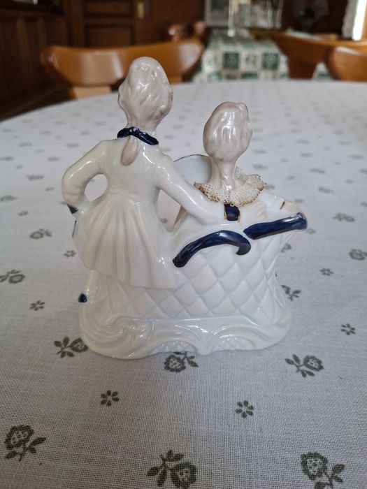 Порцеланова фигурка