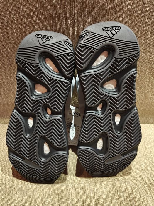 Adidas 700 MNVN Original