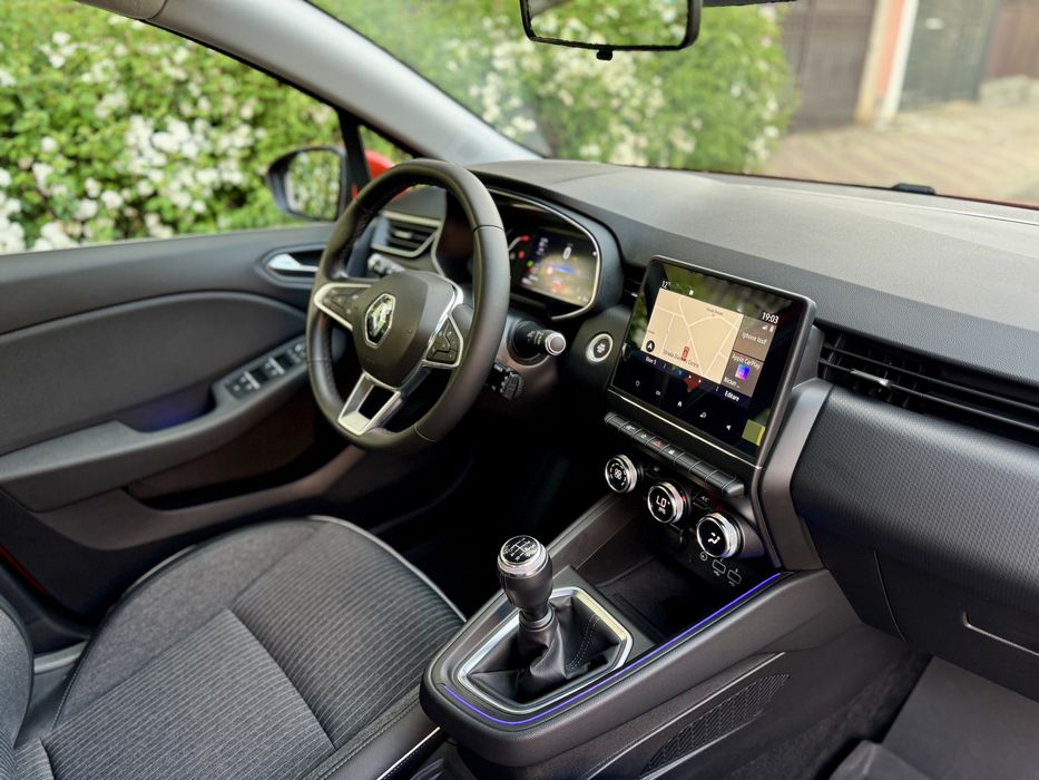 Renault Clio 5 - 19.000KM - An Fabricație 2020/05 - Model Intens TCe 100 CP - Revizii Anuale Reprezentanță.