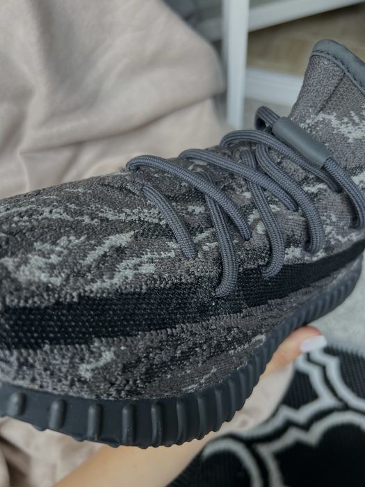 Yeezy Boost 350 V2 Dark Salt Adidas Unisex 39 1/3