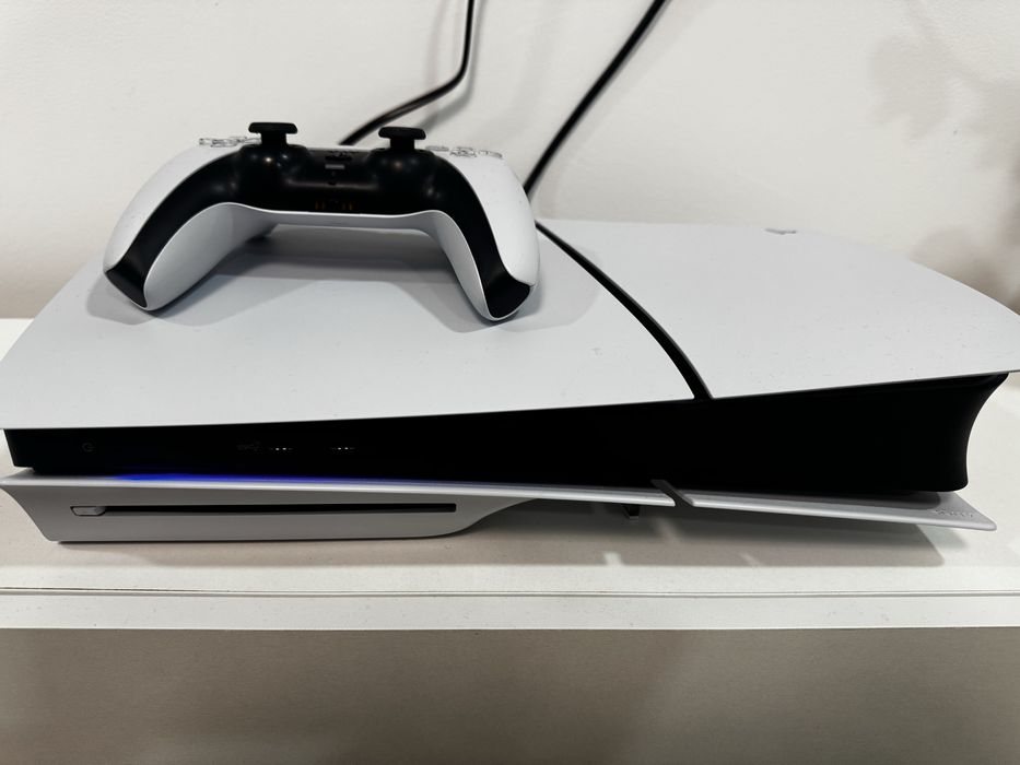 Vând PlayStation 5 varianta cu disc