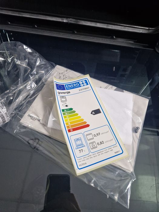 Фурна с керамичен плот за вграждане Gorenje 77 литра