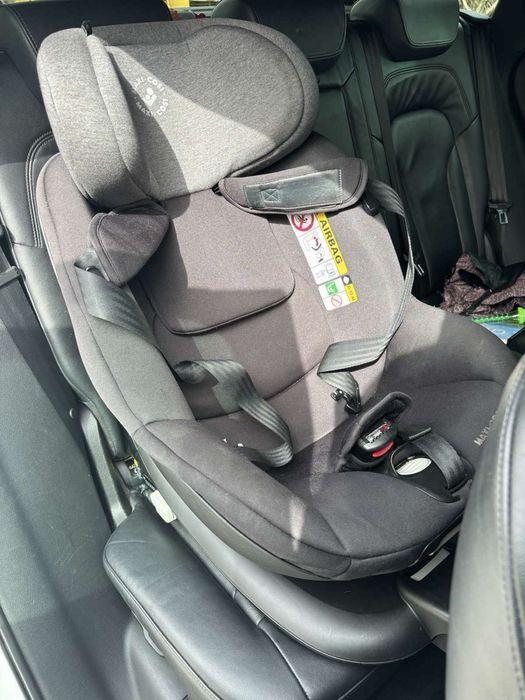 Дестско столче Maxi Cosi с база за кола с функция сън