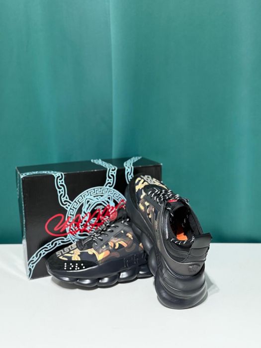 Versace chain reaction