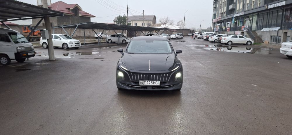 Hongqi e qm5  Сотилади