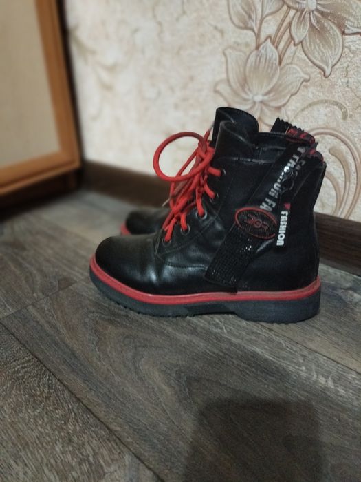 Продам три пары обуви весна осень для девочки