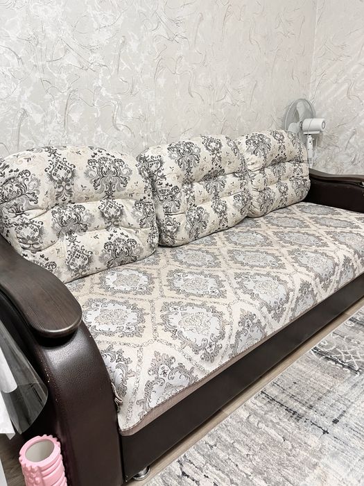 Продам диван б/у в хорошем состояние