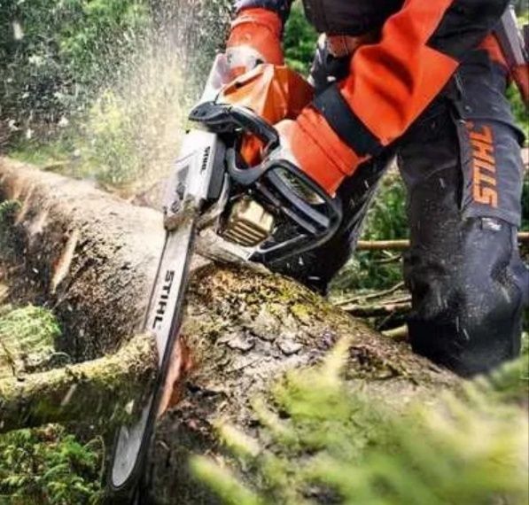 Рубка дров бензо пилой и тапаром