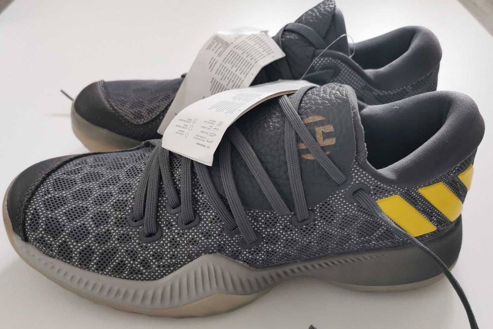 Adidas baschetJames Harden B/E marimea 38 noi cu eticheta