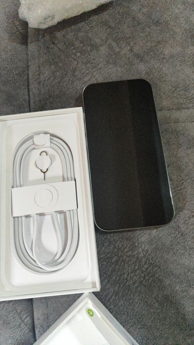 iPhone 16 pro в упаковке