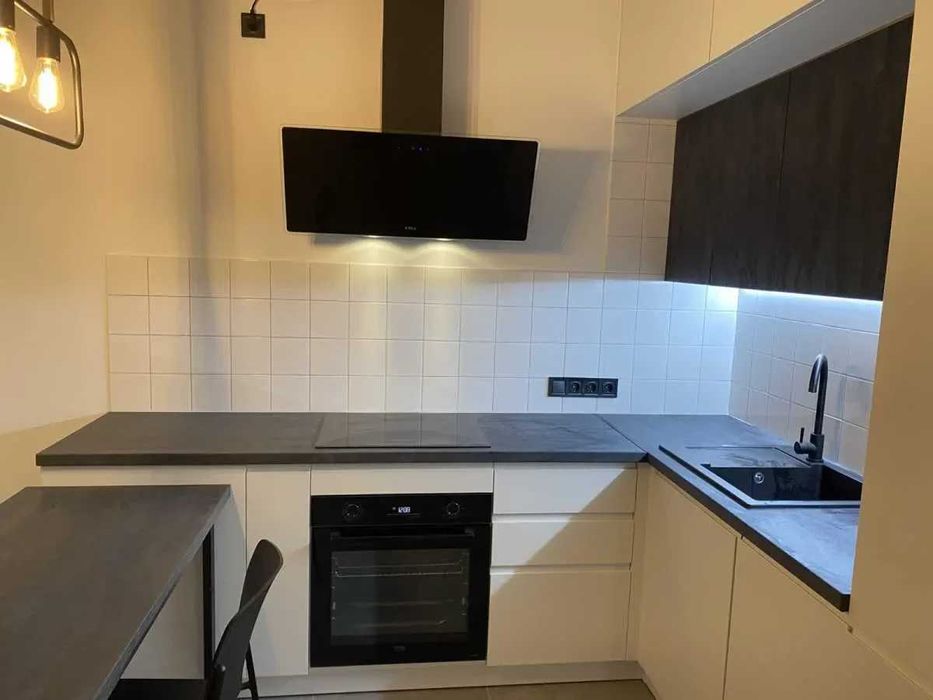 Дава се под наем Двустаен апартамент в София, Център - 55 кв.м за 407.49 € - Снимка #2