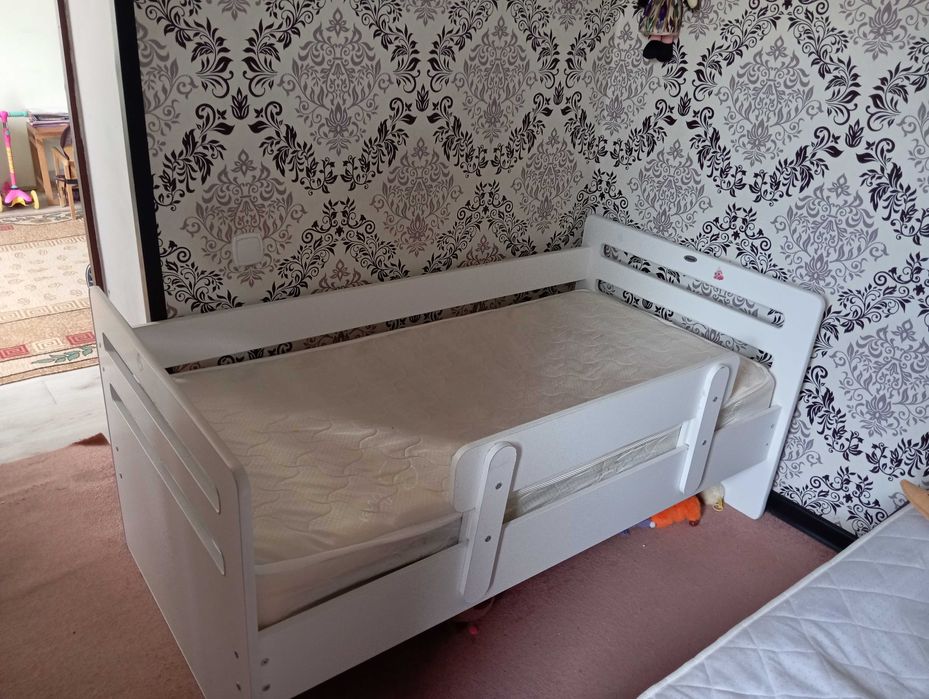 Детская кровать белая