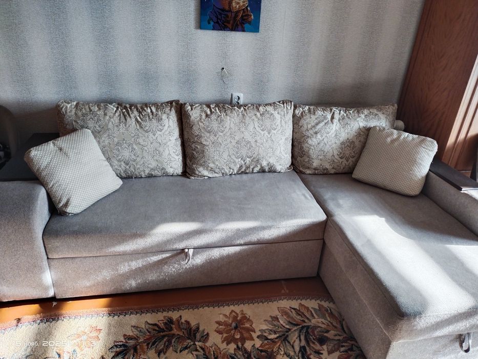 Продам угловой диван.