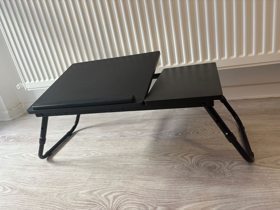 Masă laptop MEJLBY ajustabilă neagră