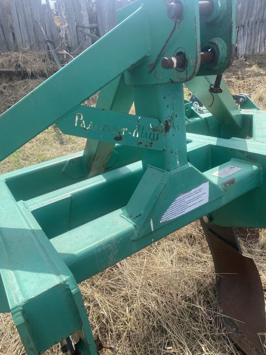 Продам плуг чизельный