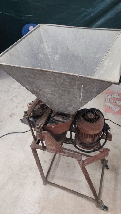 Машина за чупене на ядки