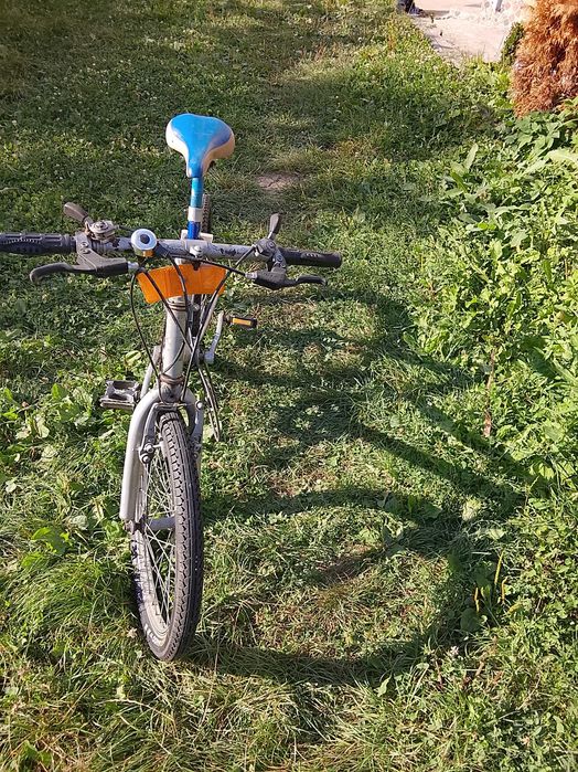 Vând bicicleta pt copii de 8-11ani