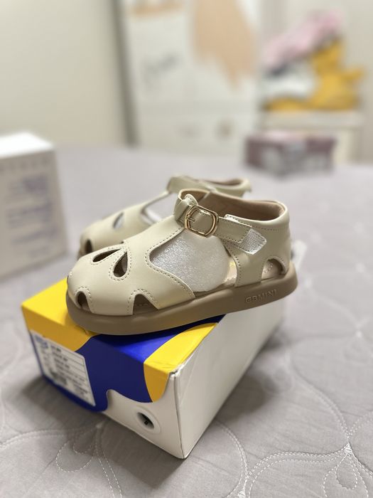 Продам детские сандали