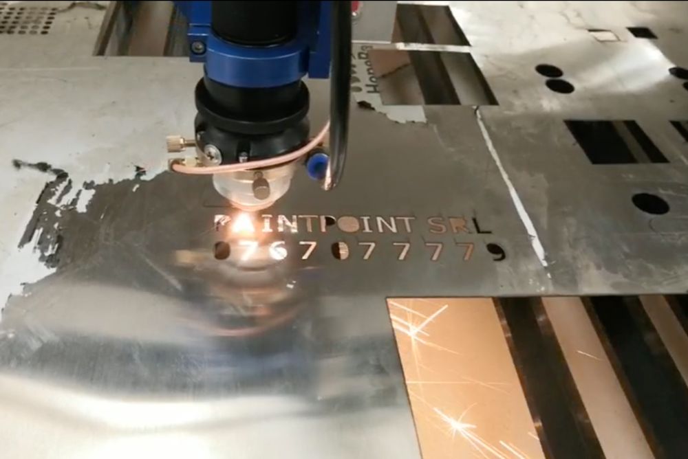 Mașină de tăiat cu laser de 300W pentru metale si nemetale, 130X250cm