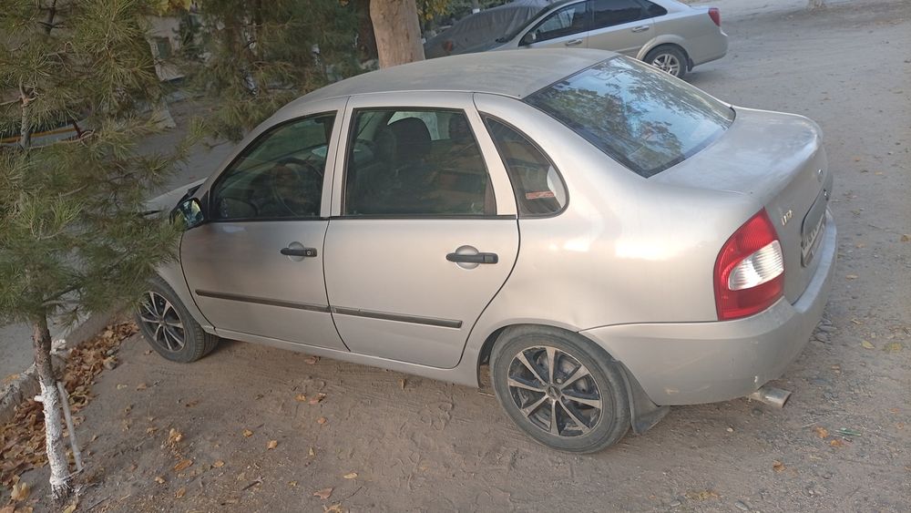 Срочно продаю машину Лада калина