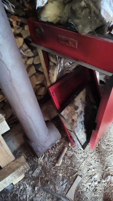 Centrala combustibil solid din fonta marca Gobe
