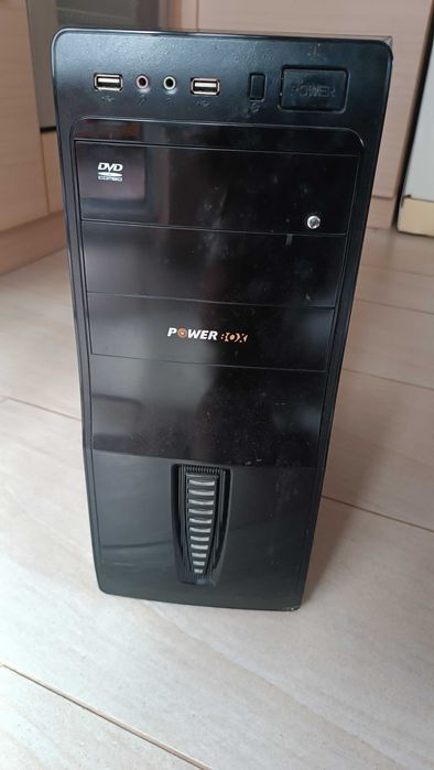 Кутия за настолен компютър Tower и Middle tower компютърна кутия