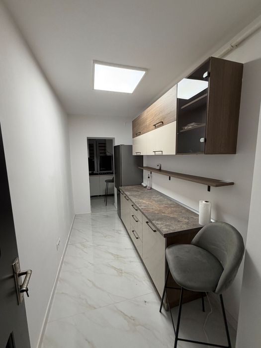 Apartament cu 3 camere decomandate, central, disponibil imediat