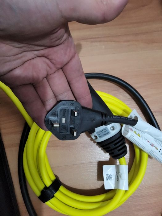 Încărcător cu priza de uk