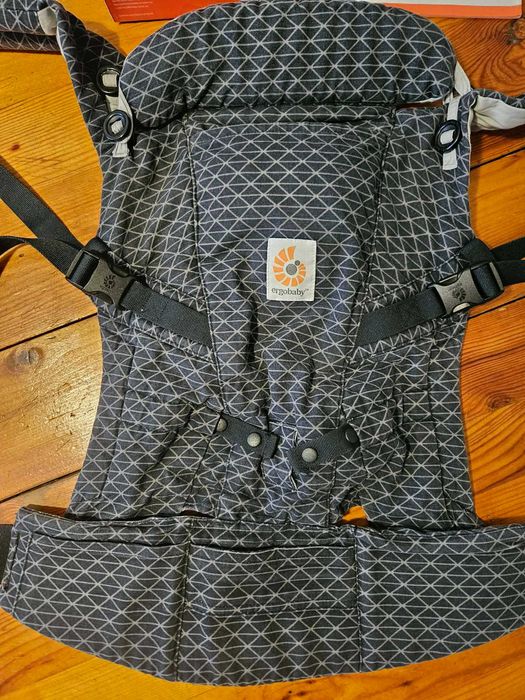 Ергономична раница Ergobaby Adapt - Geo Black