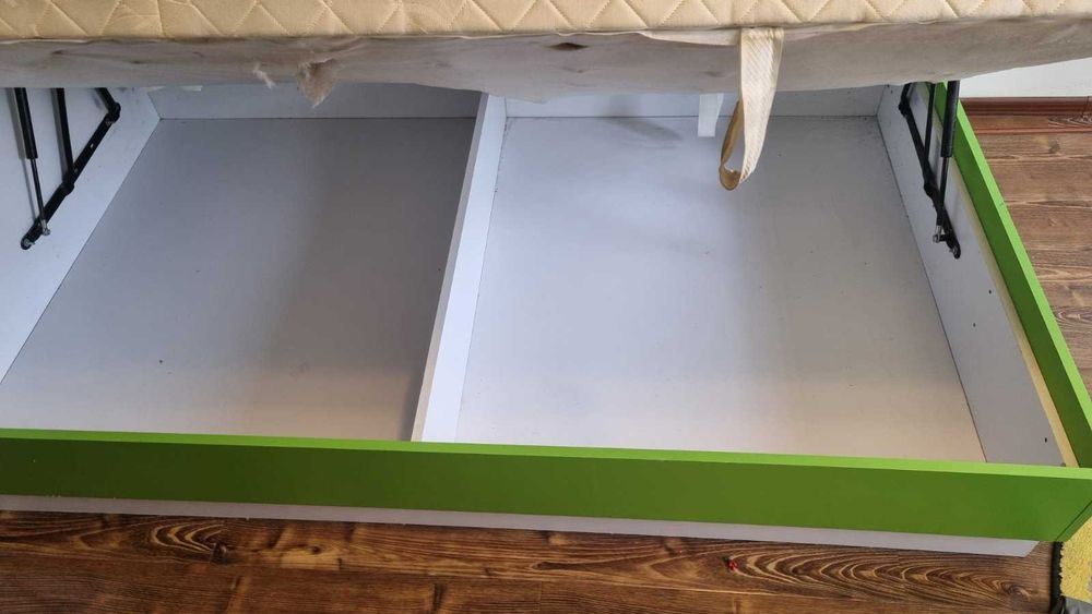 Детска стая с легло и гардероб