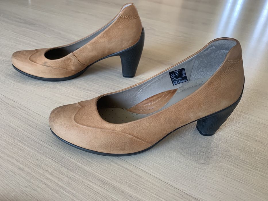 Vand pantofi Ecco(38) din piele.