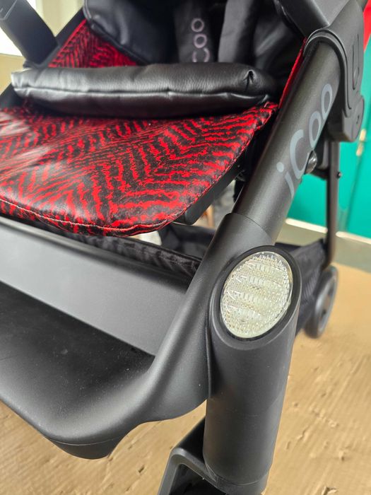 Cărucior compact iCOO Acrobat până la 18 kg , reflectoare, roșu