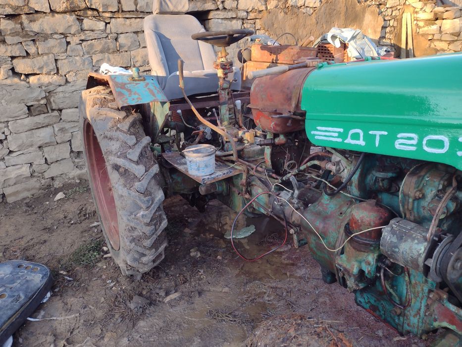 Продавам   Трактор ДТ20