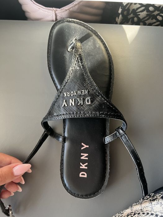Кожени сандали DKNY