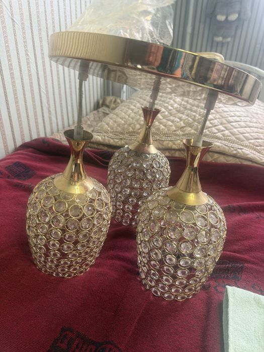 Продам люстры и бра