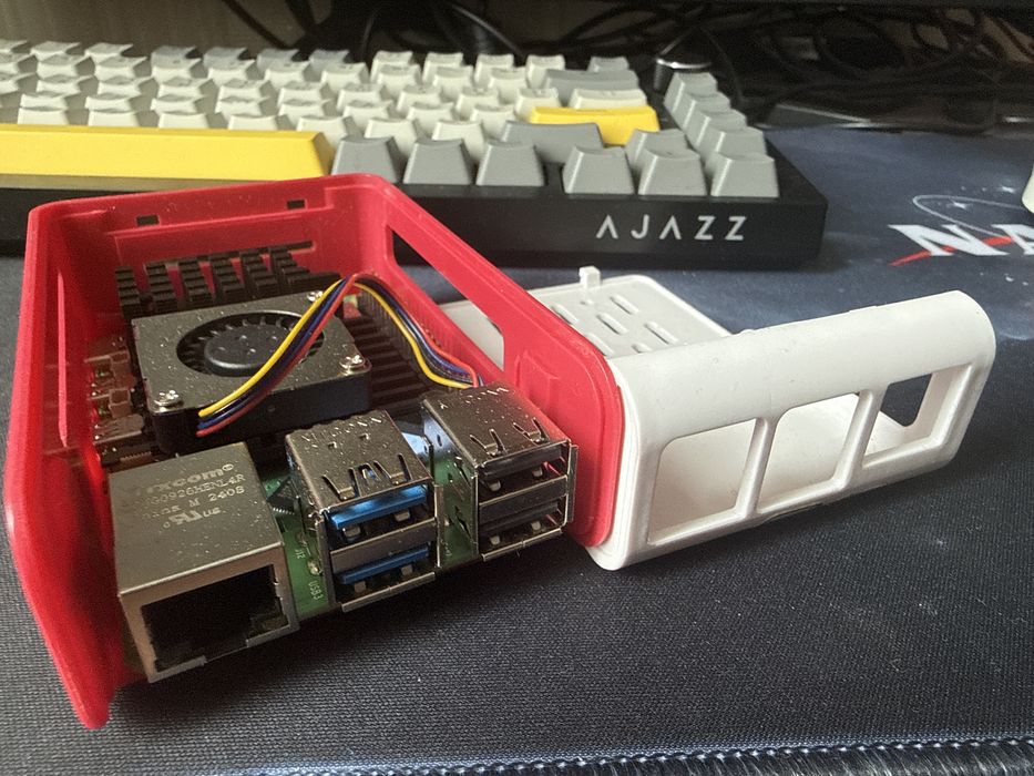 Продаю Raspberry Pi 5 (8GB) комплект